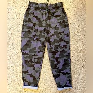 Lululemon camo joggers size 10